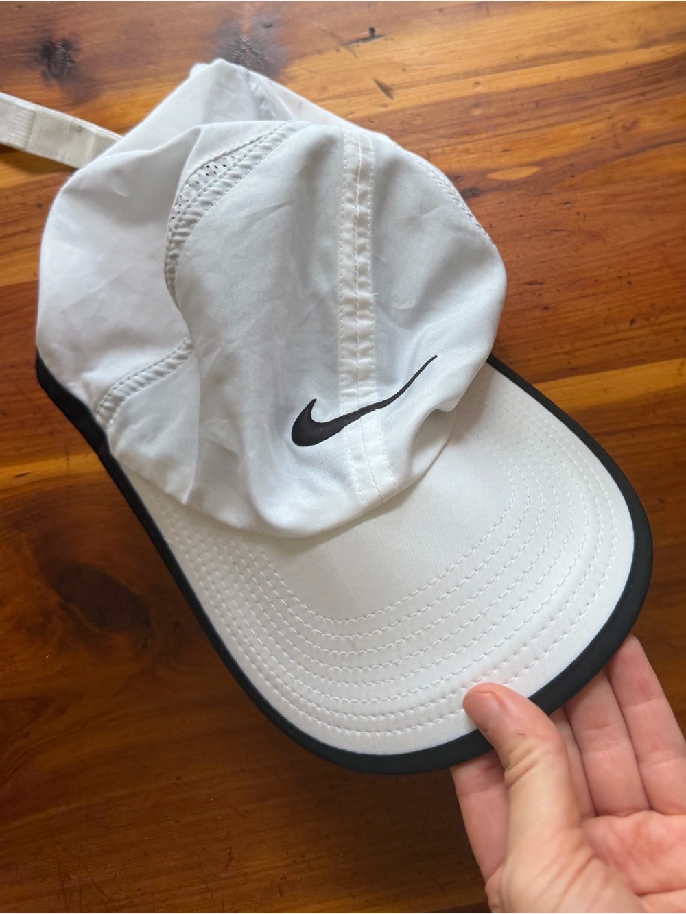 Nike Featherlight Dry Fit Baseball Hat